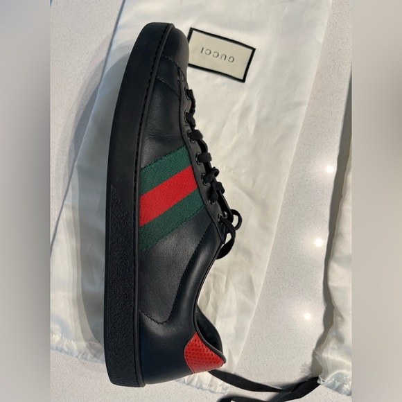 Tenis Gucci for men. Just used 2 times and are storage in the original box. - Picture 3 of 5